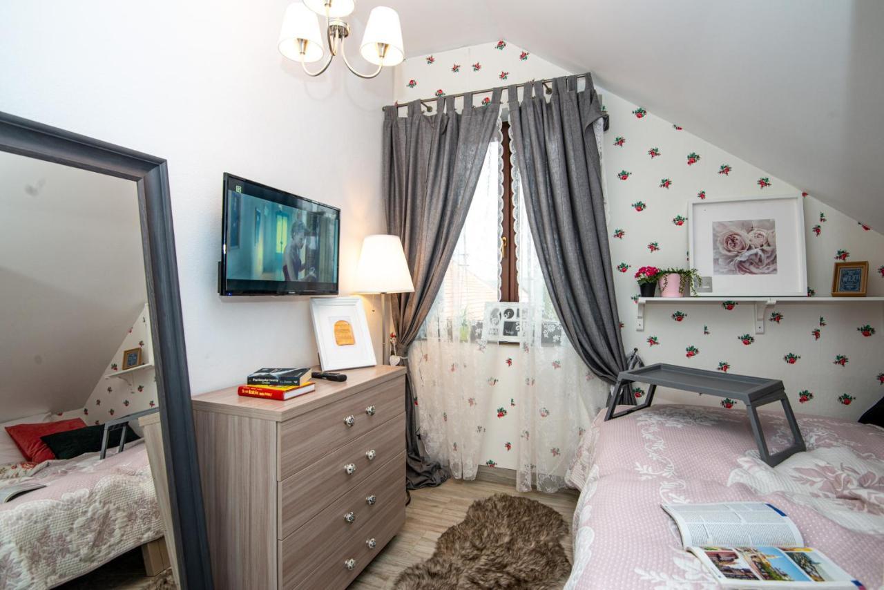 Pokoje W Starej Karczmie Liszki Bagian luar foto